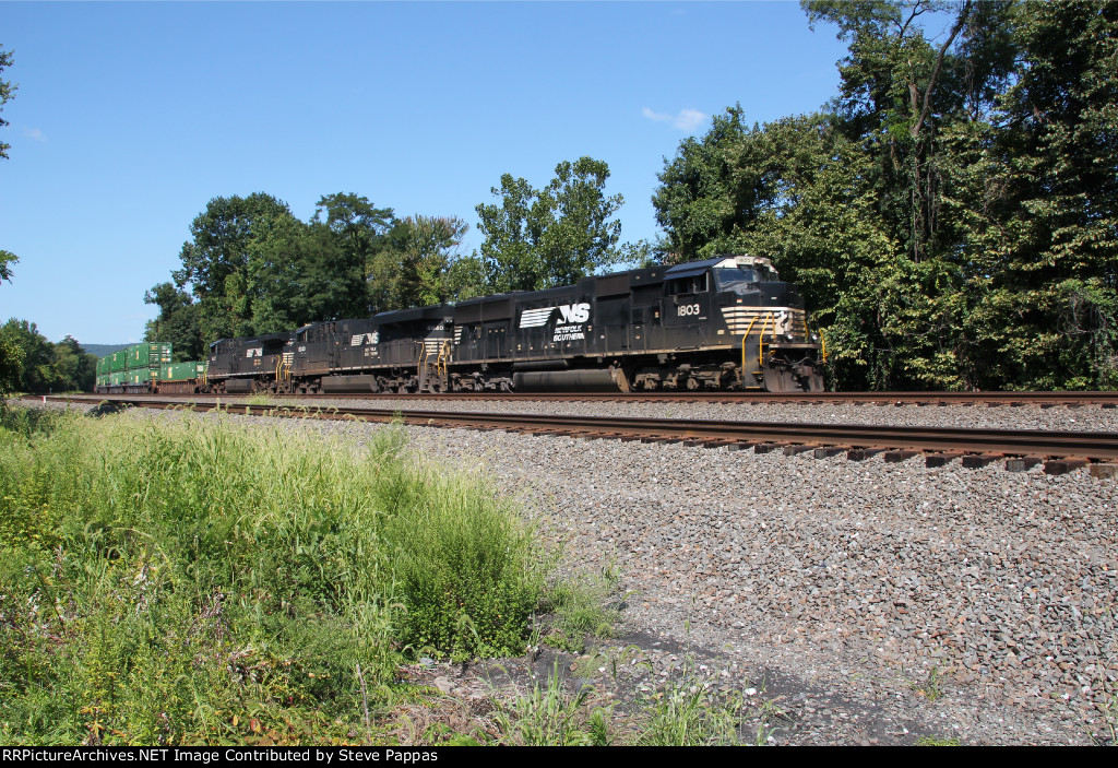 NS 1803 with train 28X